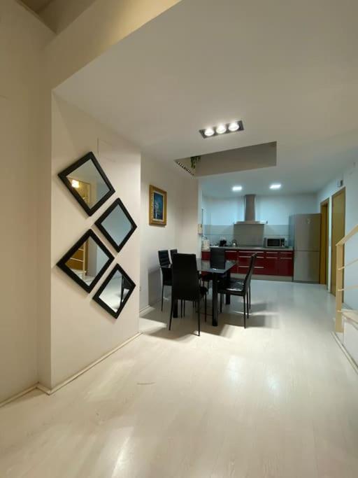 Luxury Complete Building In The Heart Of Севілья Екстер'єр фото