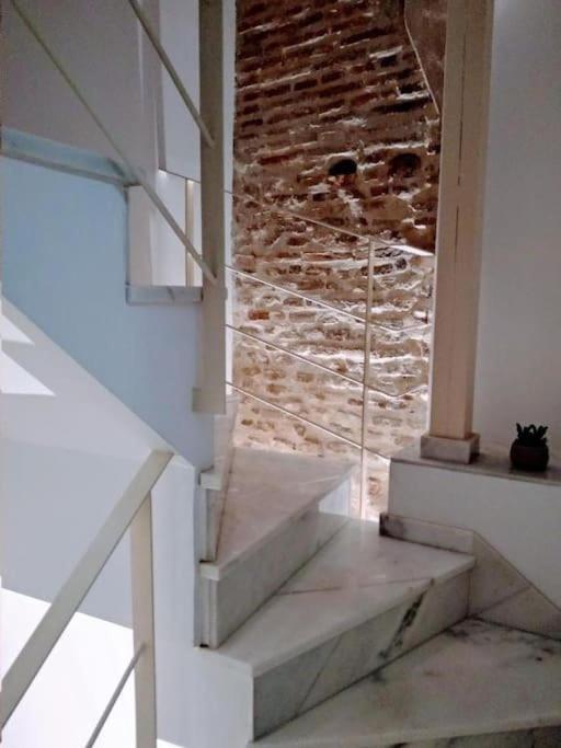 Luxury Complete Building In The Heart Of Севілья Екстер'єр фото