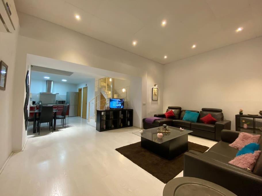 Luxury Complete Building In The Heart Of Севілья Екстер'єр фото